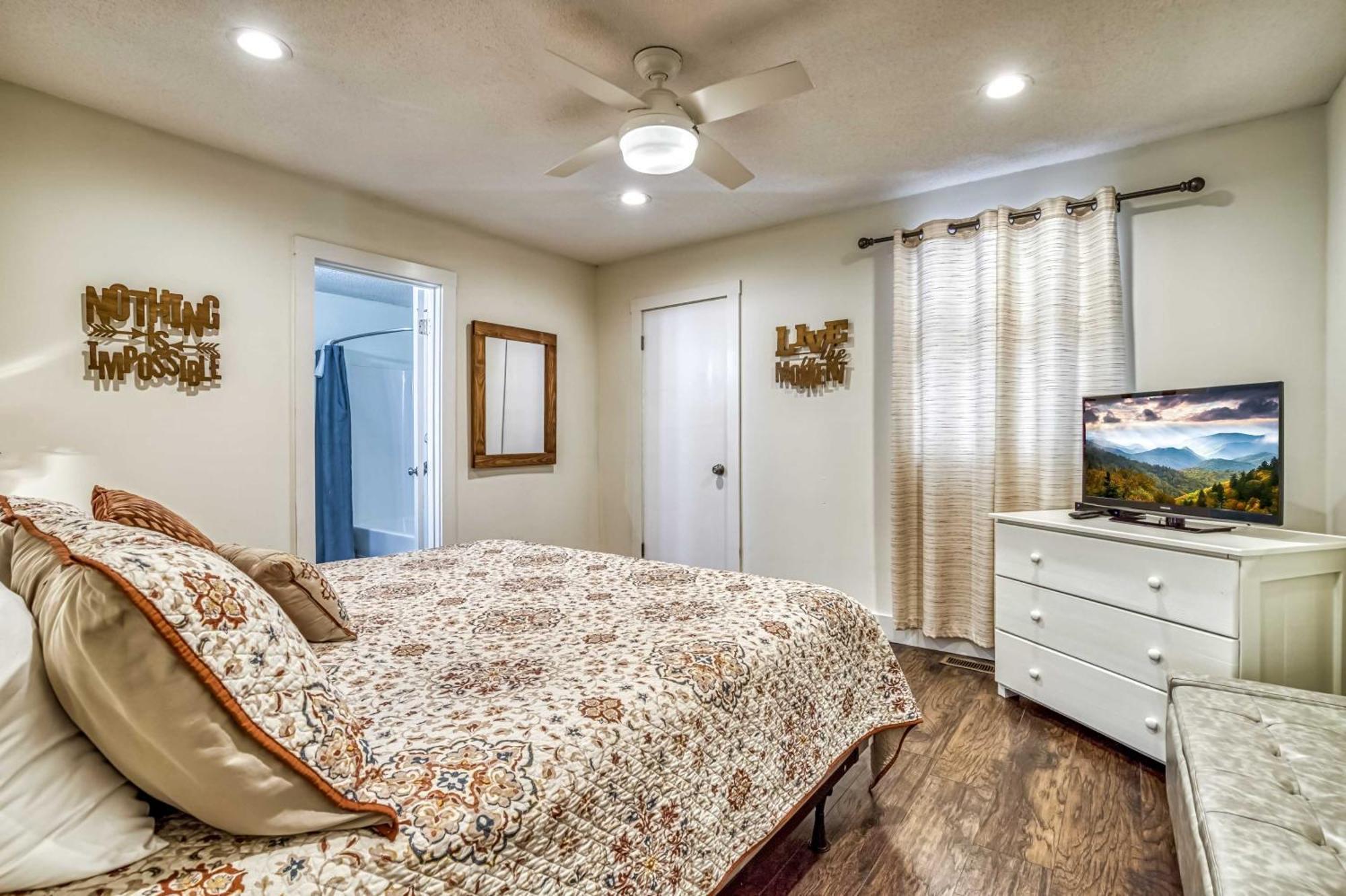 Gatlinburg Mountain Townhome With Pool Access! Exterior photo